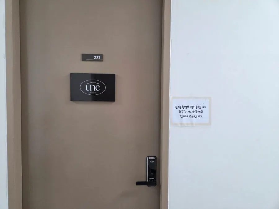 Entrance to U&I Dongtan Branch self-photo studio