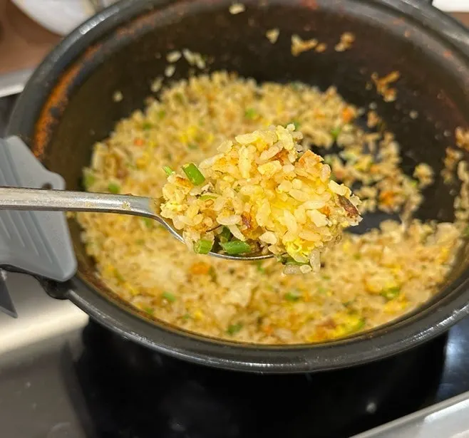 Staff-fried rice with minari and egg