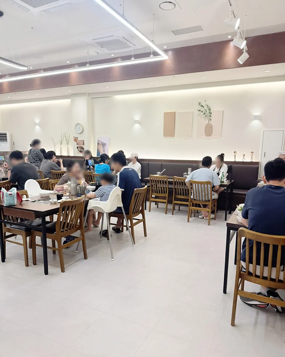 Entrance area of Deungchon Shabu Kalguksu on the 2nd floor of Gran Passage