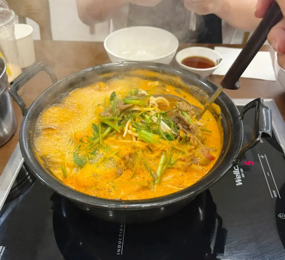 Cooking vegetables in the boiling spicy broth
