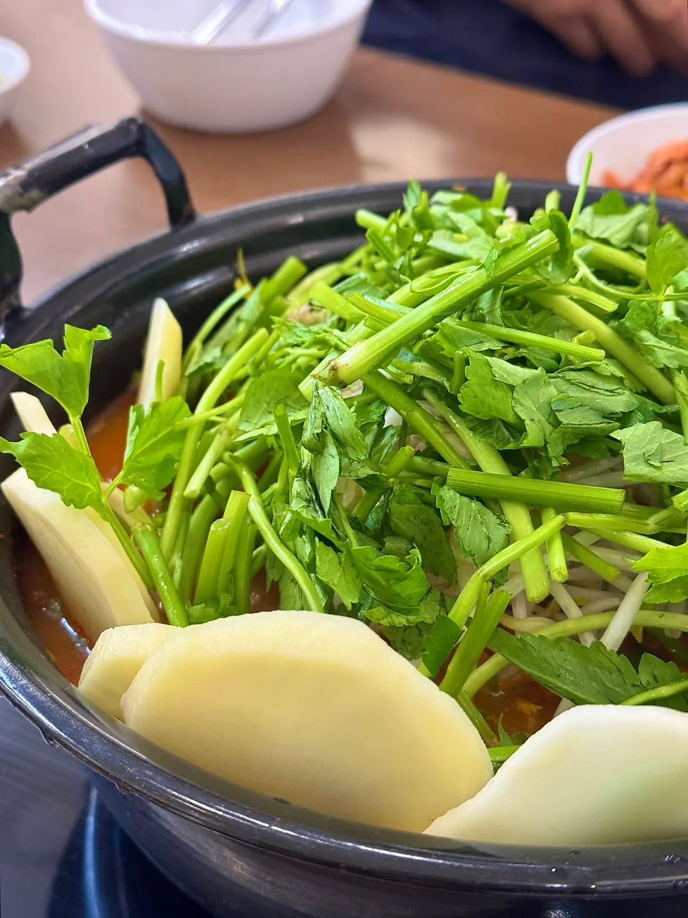 Garlic-fragrant kimchi at Deungchon Shabu Kalguksu