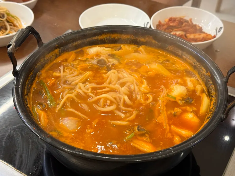 A bowl of sujebi eaten together with kimchi