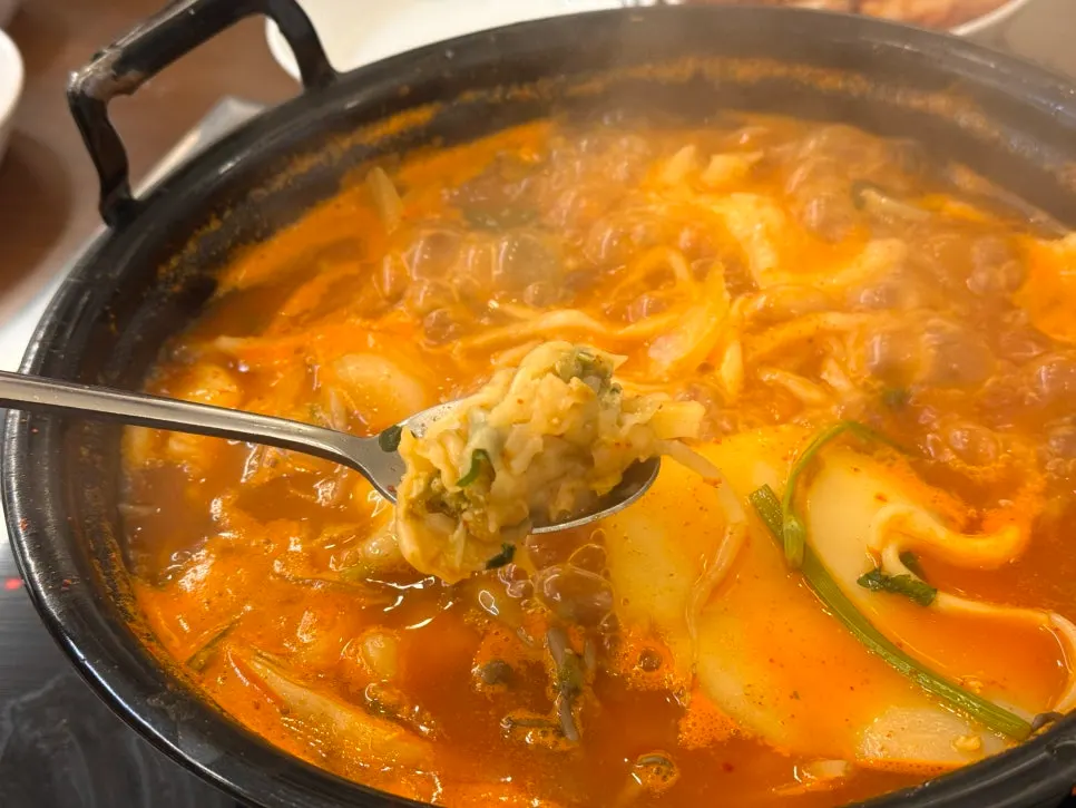 Thick kalguksu noodles added to the spicy broth