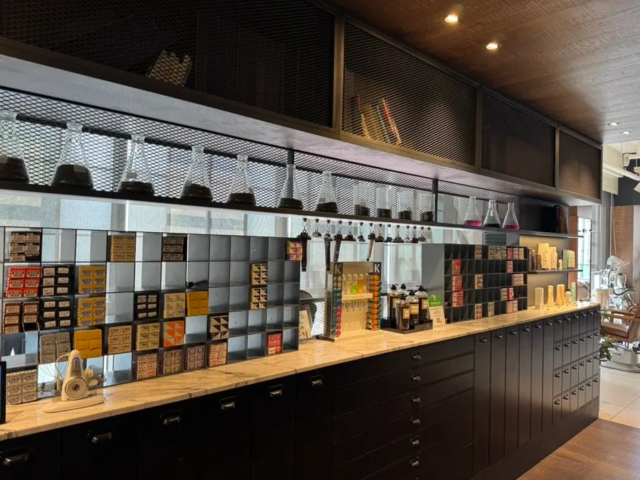 Mixing room between the White Zone and Brown Zone