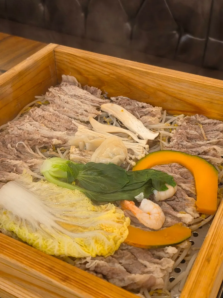 Spring roll wrap rolled up with hinoki steam meat