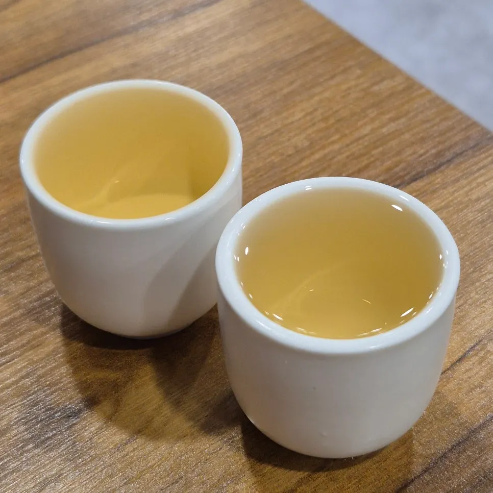식전 서비스로 나온 인삼주 두 잔