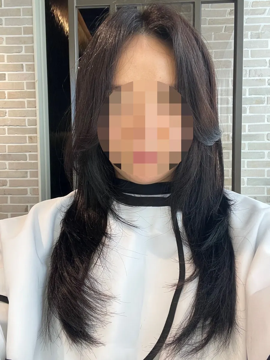 염색과 클리닉을 마친 머리 앞모습