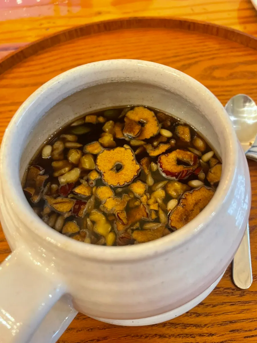식사 후 카페에서 마신 쌍화탕 한 잔