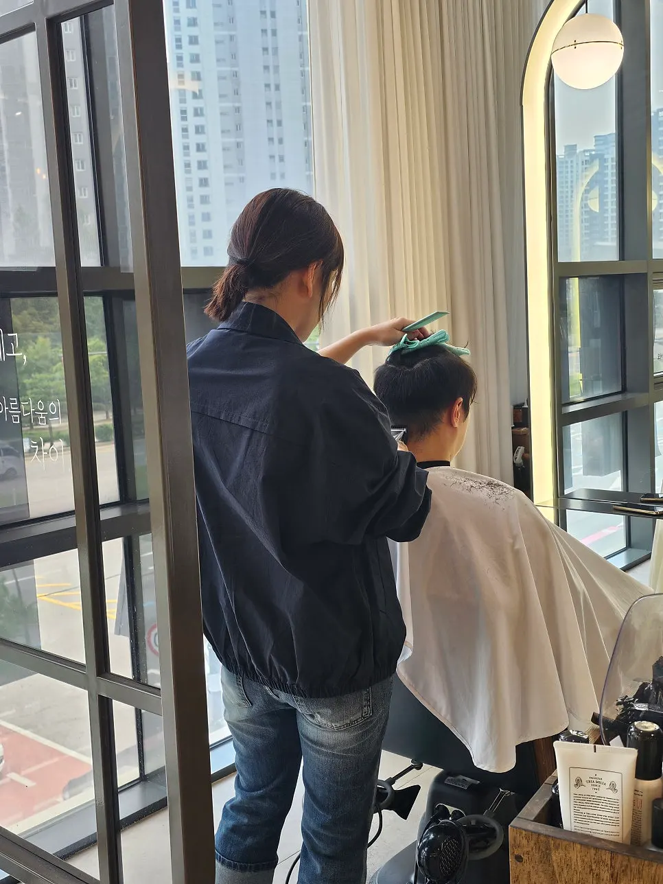 The men's cut beginning after the shampoo