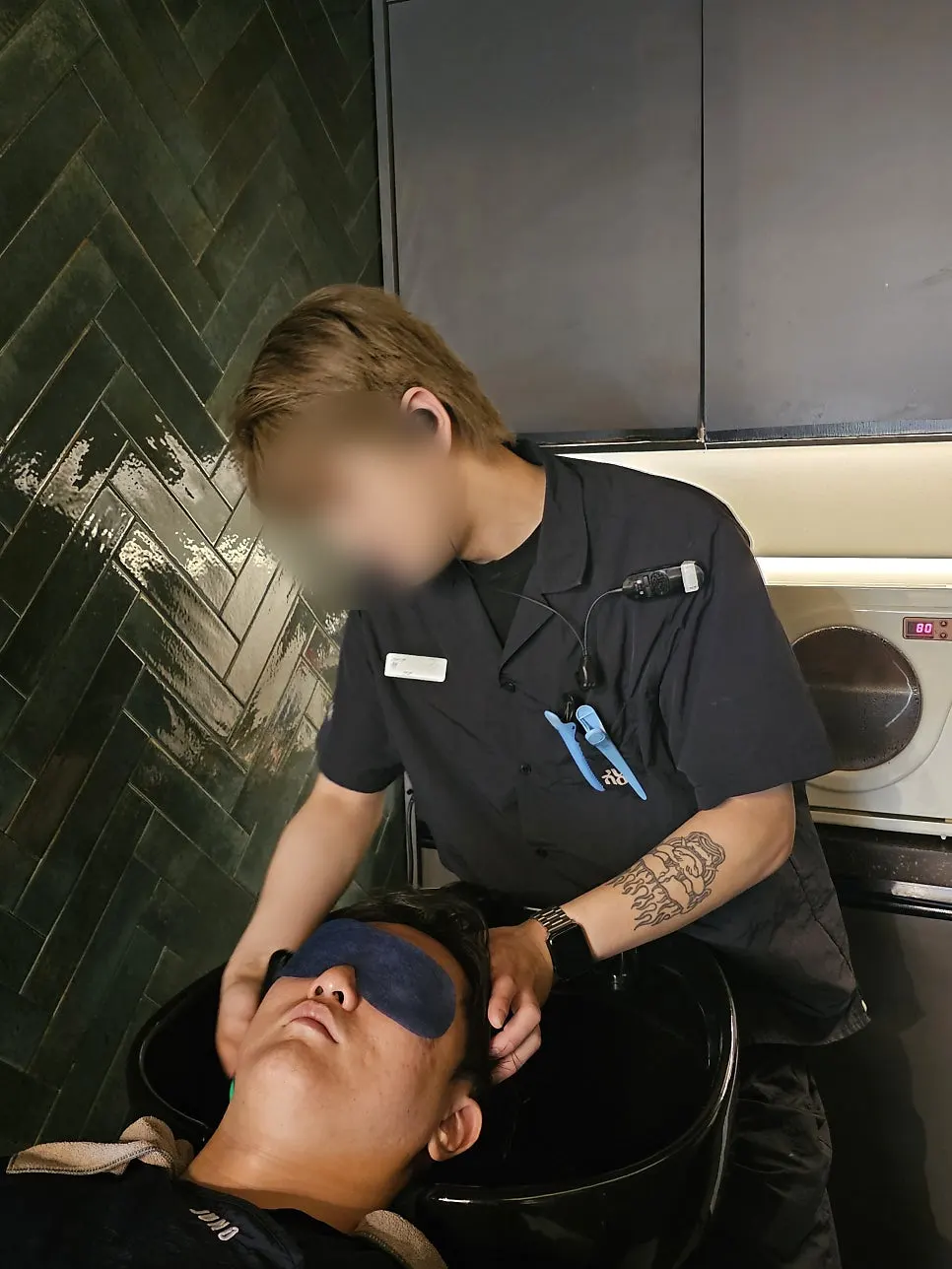 Scalp shampoo received after moving to the shampoo area