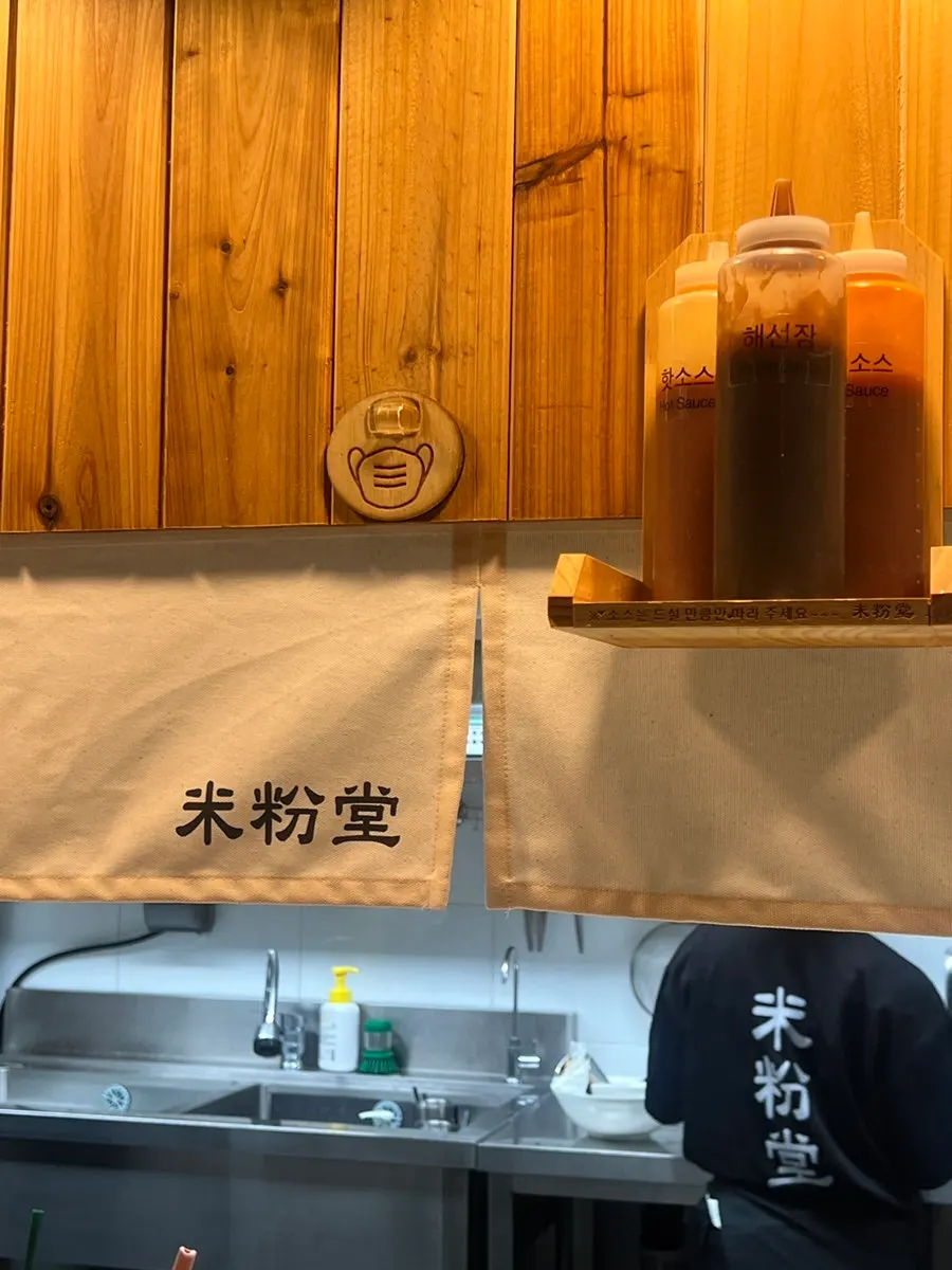 Bar-style seating at Mibundang Dongtan Station Branch