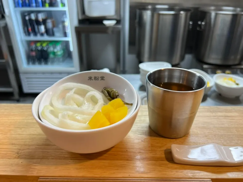 Onion and pickled radish side dishes