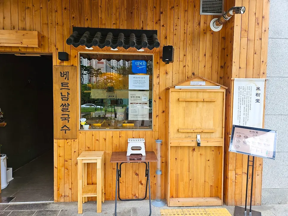 Customers waiting before opening with chairs set up outside