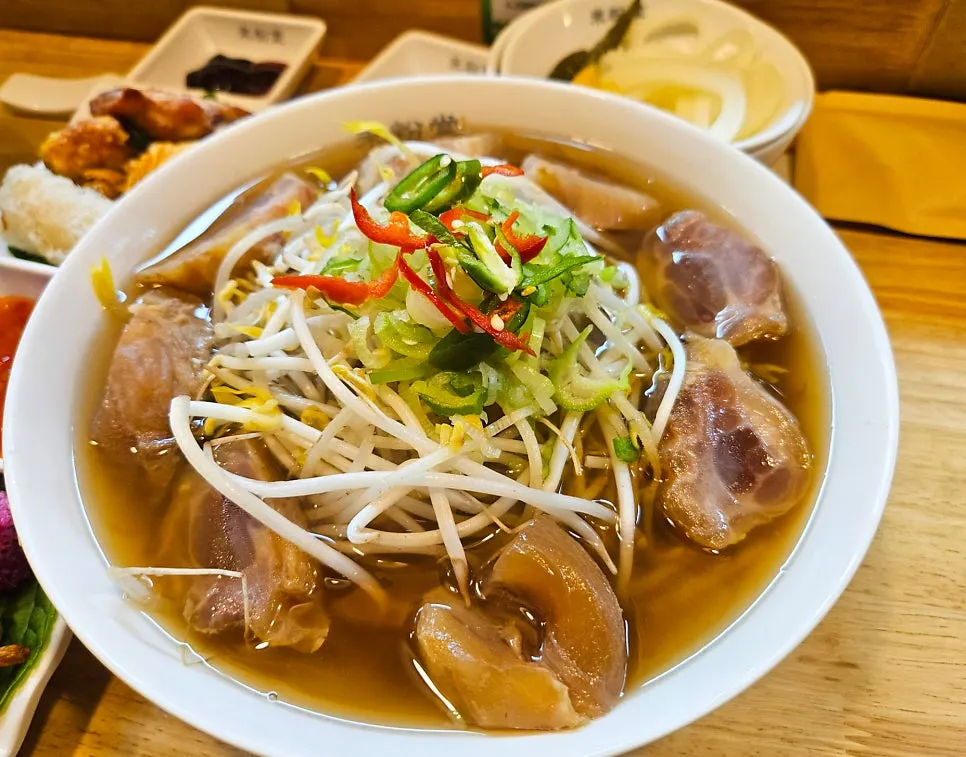 Close-up of the chewy tendon topping