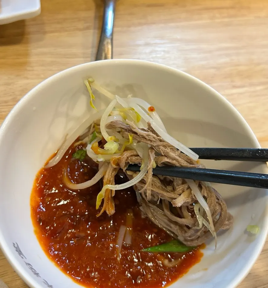 고수를 넣은 쌀국수 한 그릇