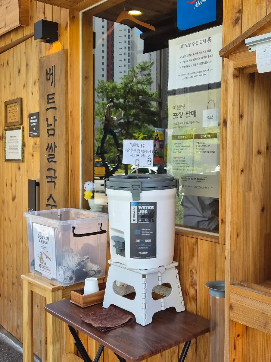 대기 손님용 차와 우산
