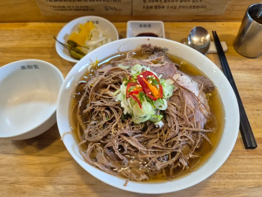 A generous bowl of brisket-shank pho