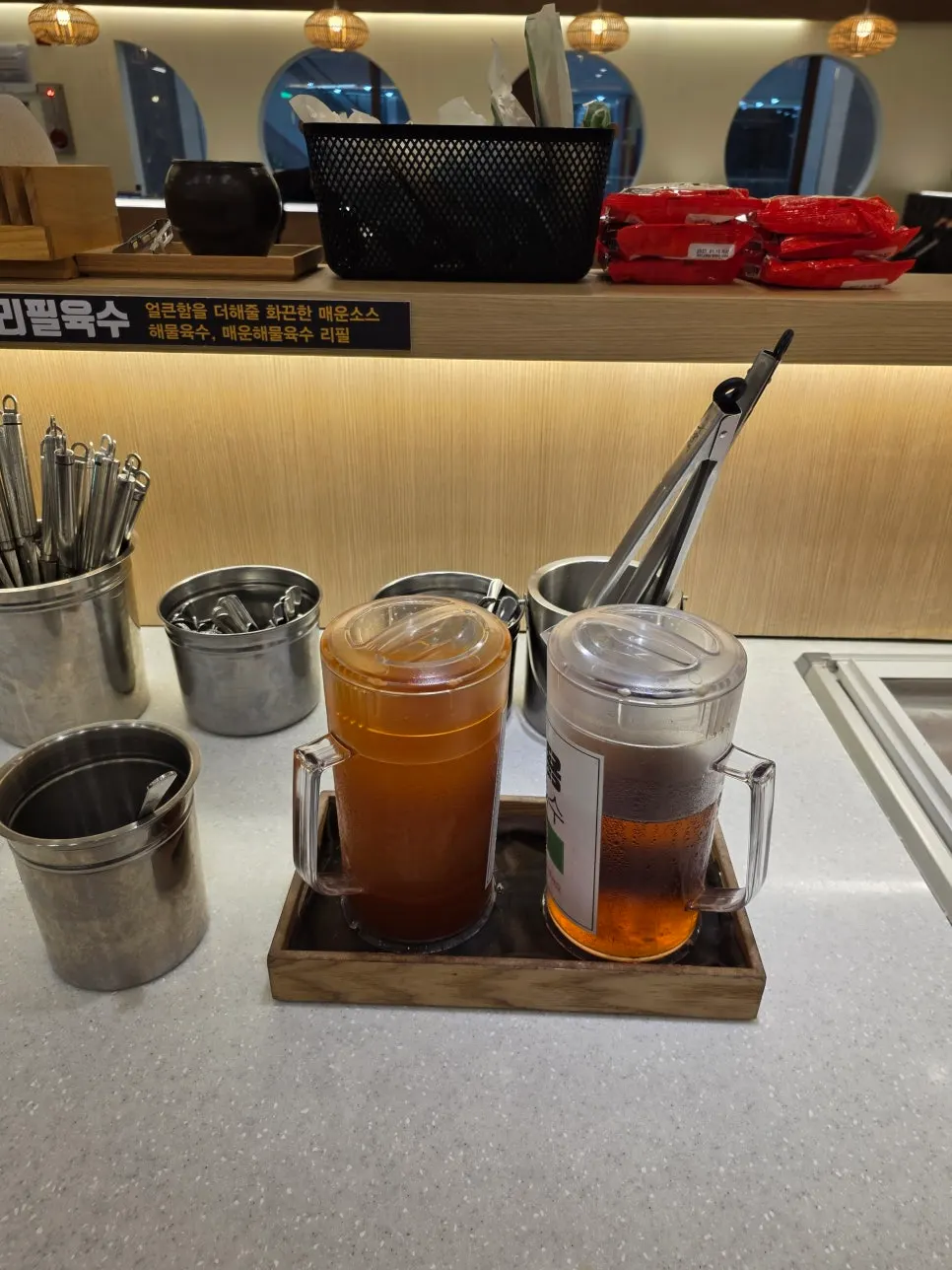 볶음밥 떡볶이 스파게티가 있는 셀프바