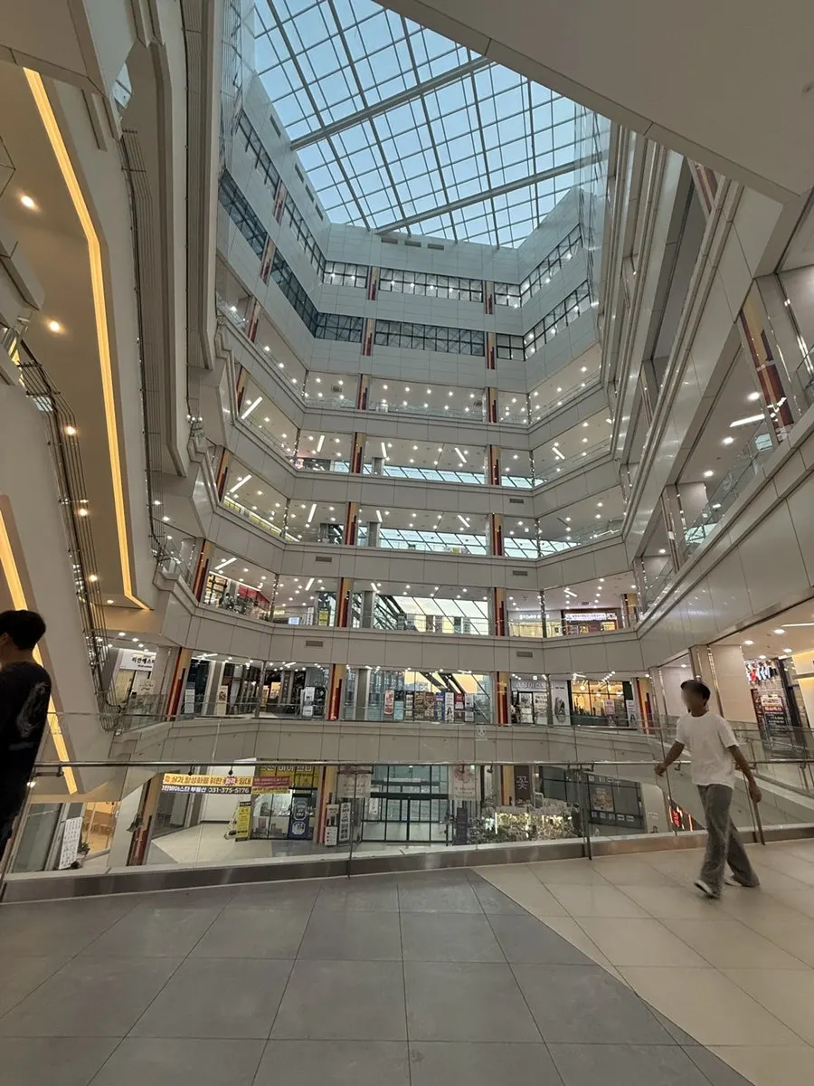Courtyard interior of the Grand Via Star building near Dongtan Station
