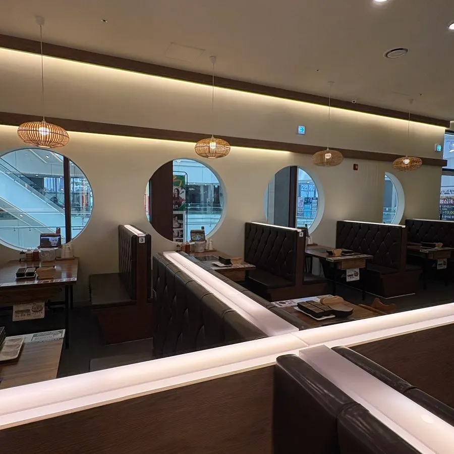 Spacious interior of Pyeonbaek Hoegwan Dongtan Branch with plenty of seating