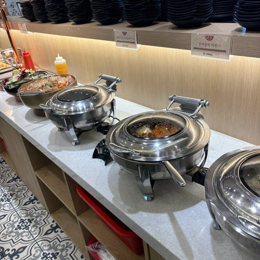 Side dishes including tteokbokki and jjolmyeon