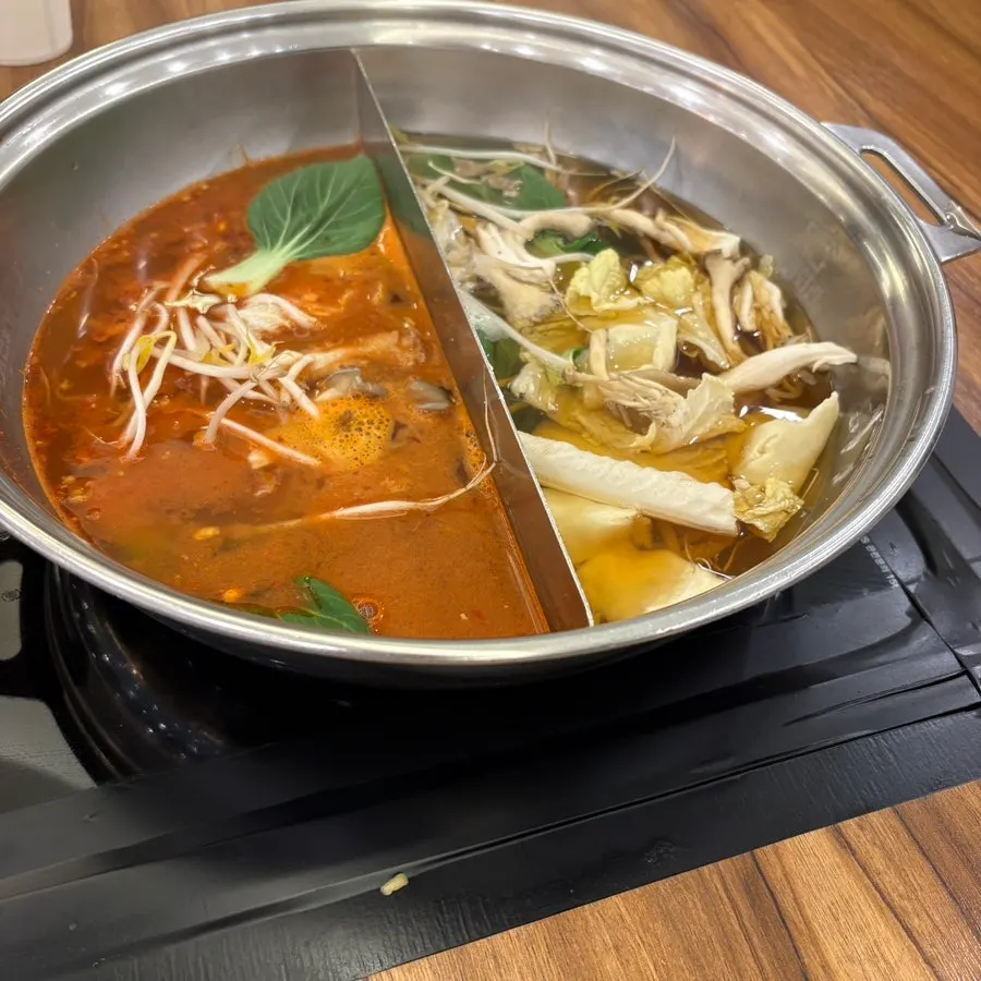 Kkatsuo broth shabu-shabu pot boiling
