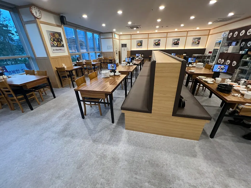 Interior of Dream Samgyetang with bench-style seating