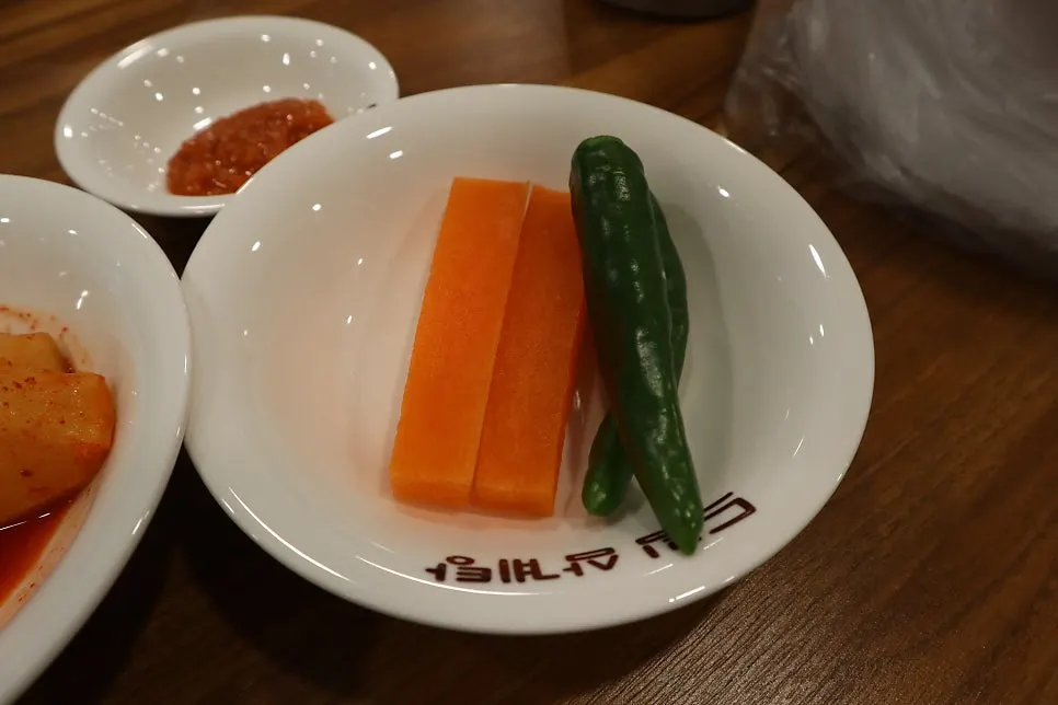 Green cheongyang pepper served as a side dish