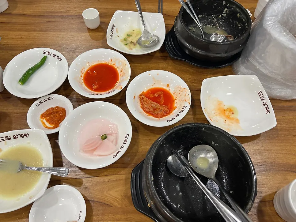 Empty samgyetang pot with all the broth finished