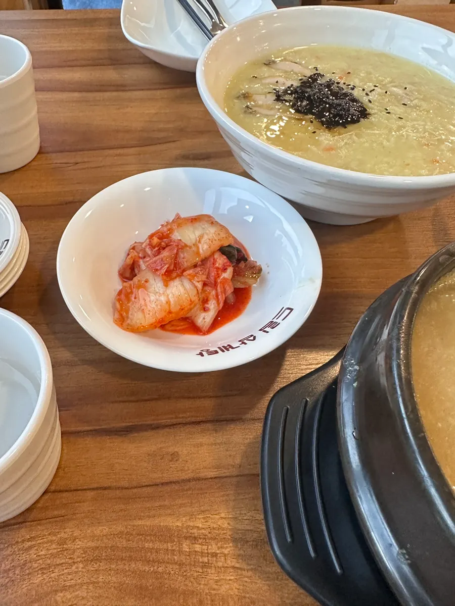 Cháo gà Dream Samgyetang với nhiều thịt gà
