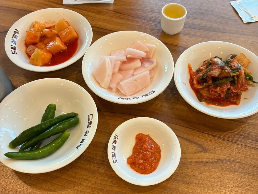 Basic side dishes including kimchi and radish kimchi