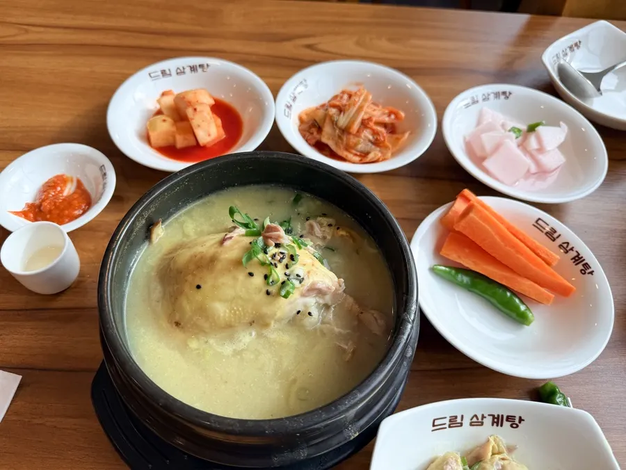 드림삼계탕 삼계탕과 해물파전 상차림