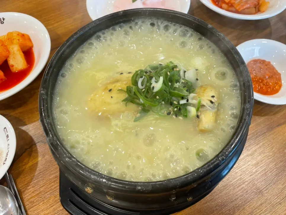 뚝배기에 담긴 드림삼계탕