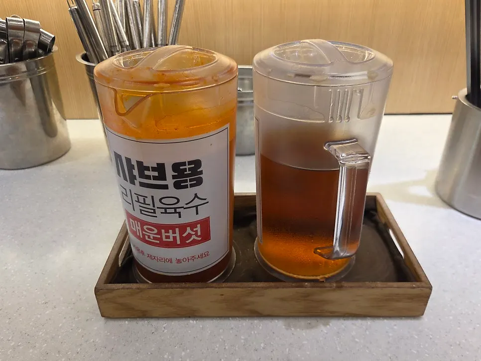 IHコンロの上で煮えるしゃぶしゃぶのだし