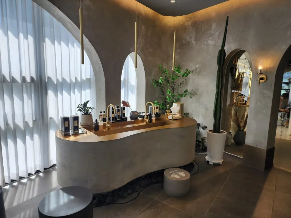 Hand basin at the salon entrance