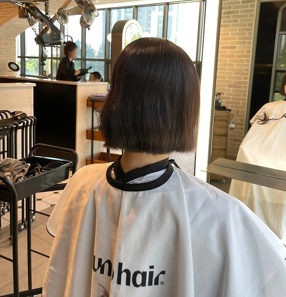 Cutting the hair to adjust the length