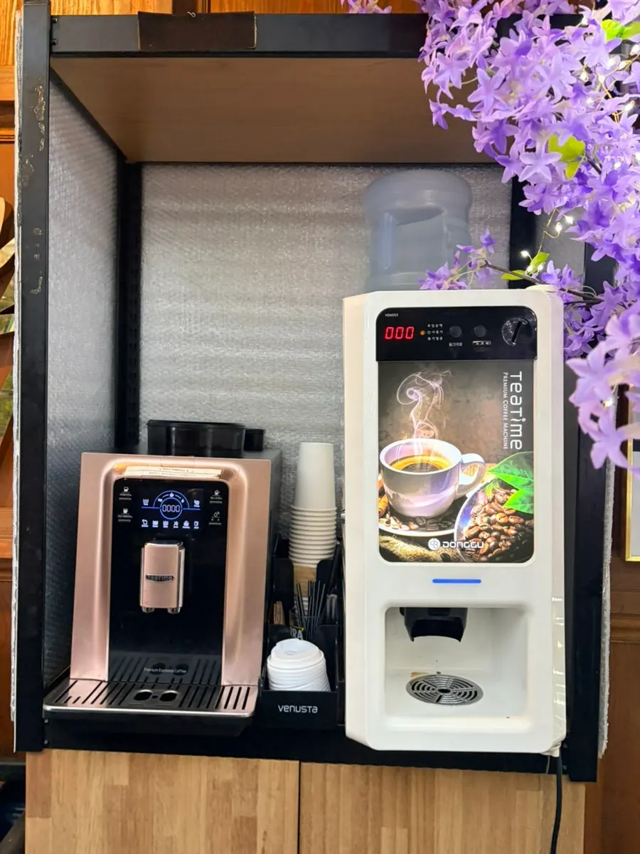 Coffee machine and waitlist registration information outside