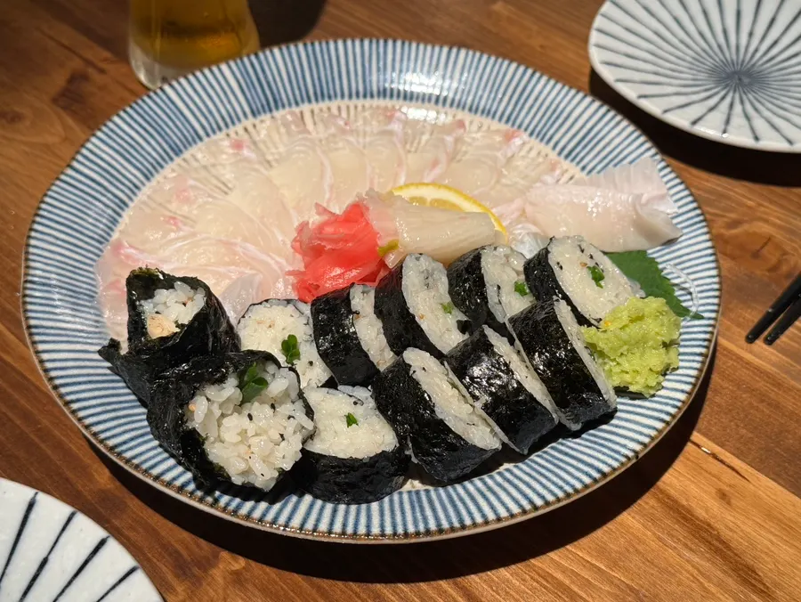 광어 사시미와 소금김밥 클로즈업