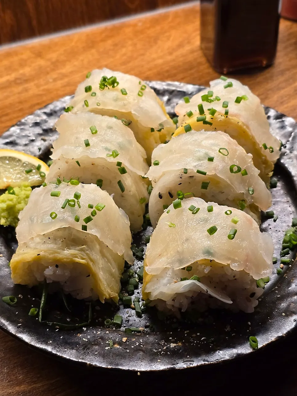 수산장 동탄점 제철회묵은지말이 한 접시