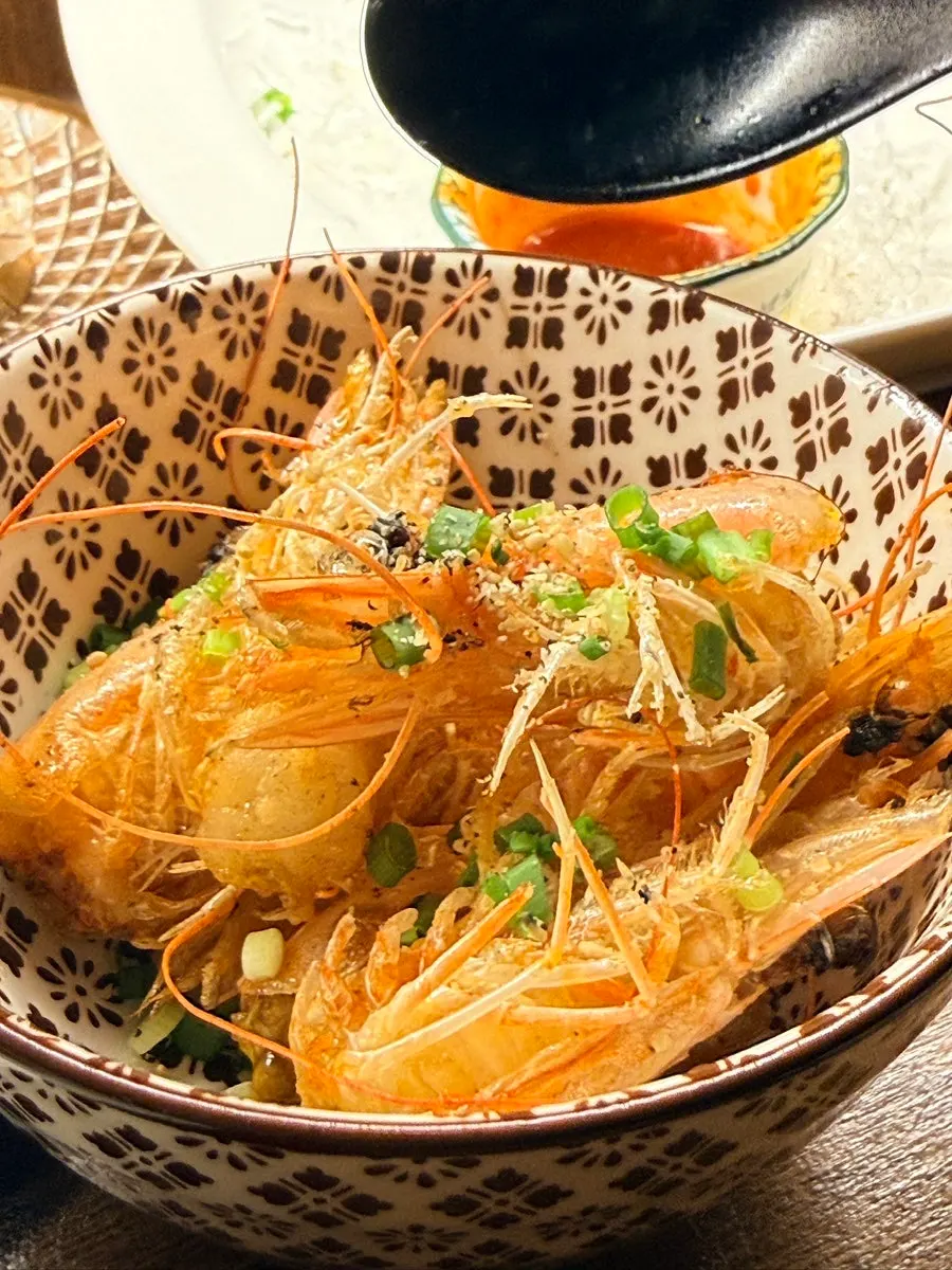 Raw shrimp menu at the dachi counter