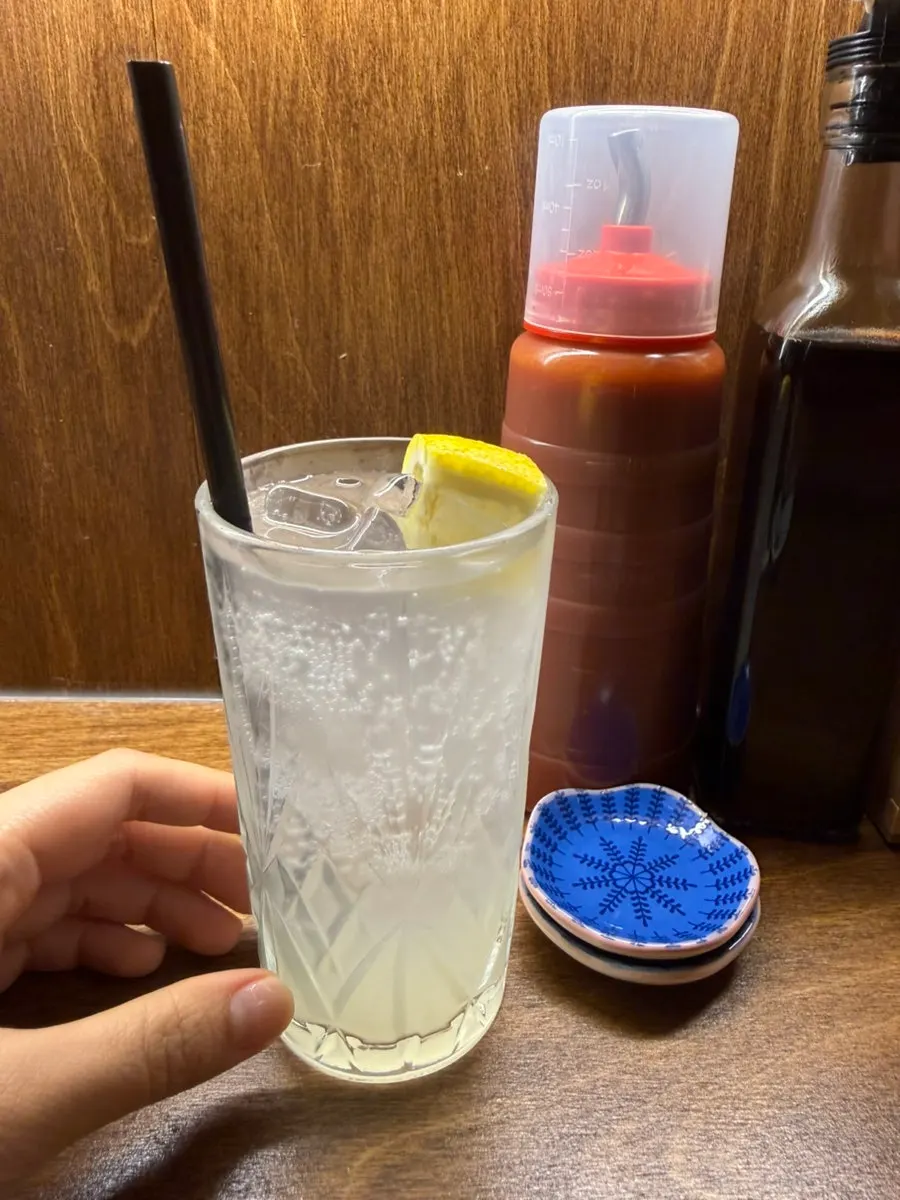 Salt-grilled shrimp and a highball order