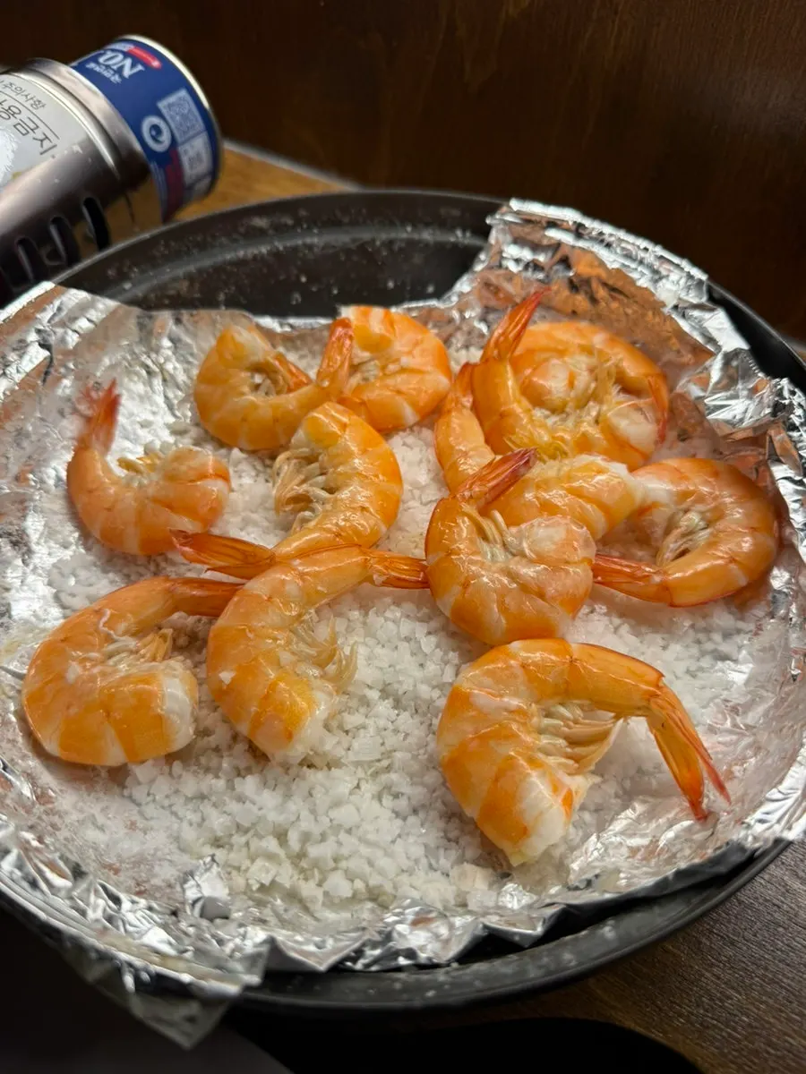Salt-grilled shrimp cooked in their shells