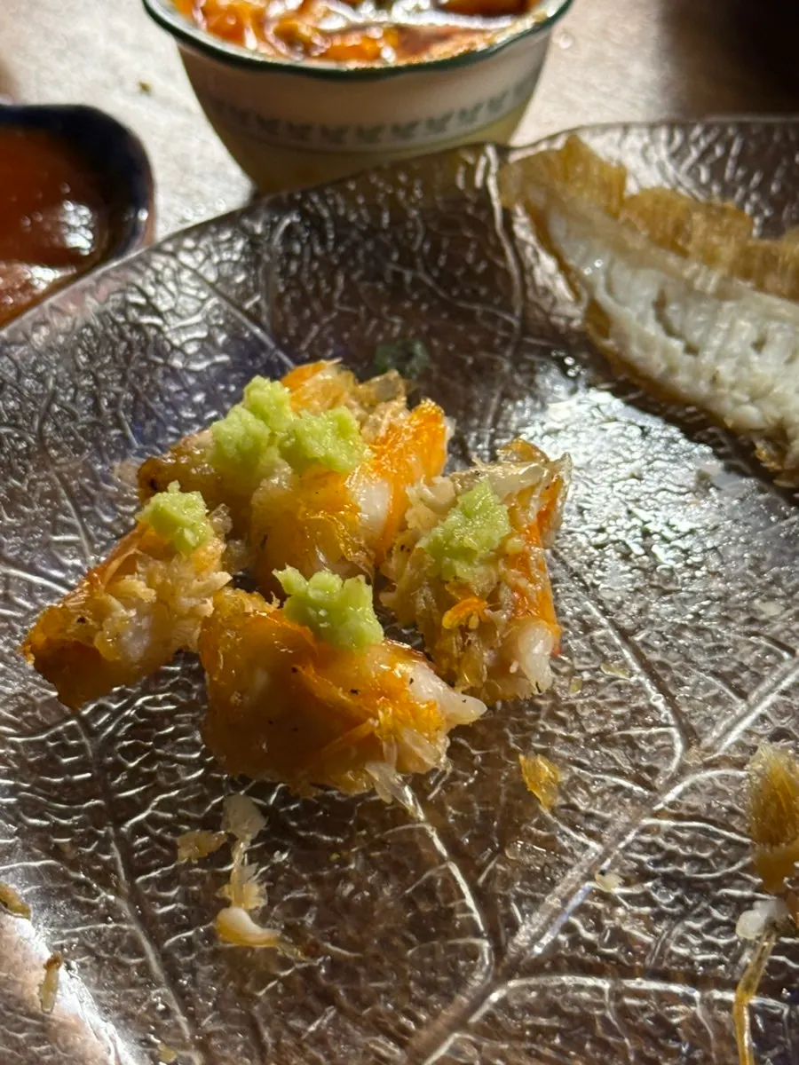 Butter-grilled shrimp heads with wasabi