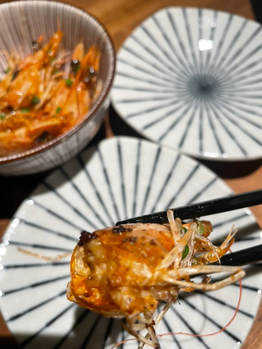 Plate of butter-grilled shrimp heads with a buttery aroma
