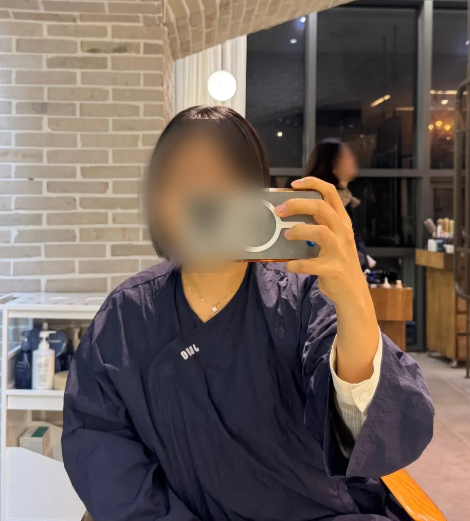 女性らしいテッスルカットスタイルの完成の様子