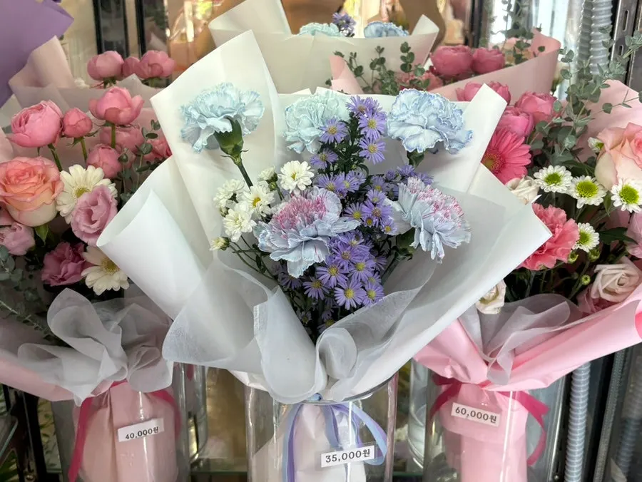 Mini rose bouquets and lucky trees