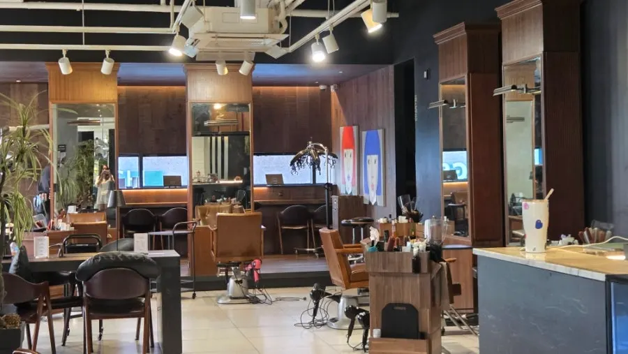Styling chairs and lighting at Juno Hair Dongtan Solbitnaru Branch