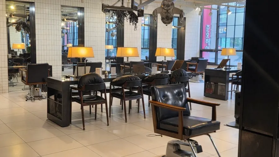 Interior decor details at Juno Hair Dongtan Solbitnaru Branch