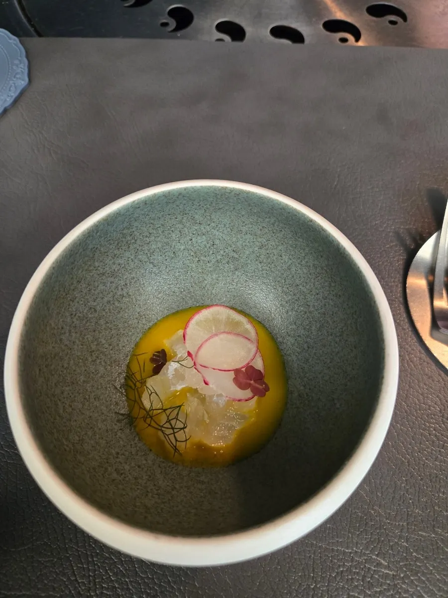 Flatfish carpaccio with mango sauce