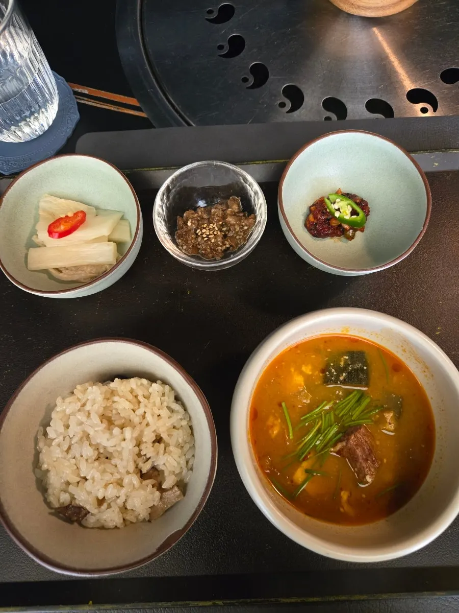 Two Hanwoo cuts: tenderloin and upjinsal